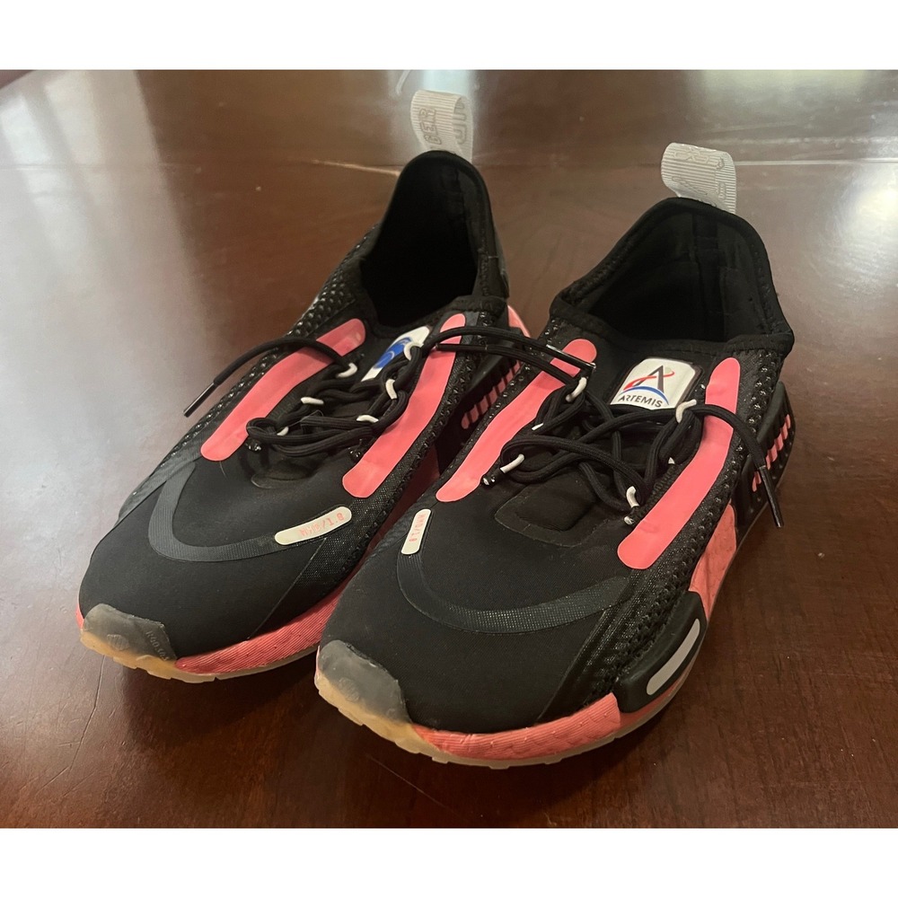 Adidas NMD R1 Spectoo NASA Artemis Womens Size 7 Black Pink Sneakers FZ3207